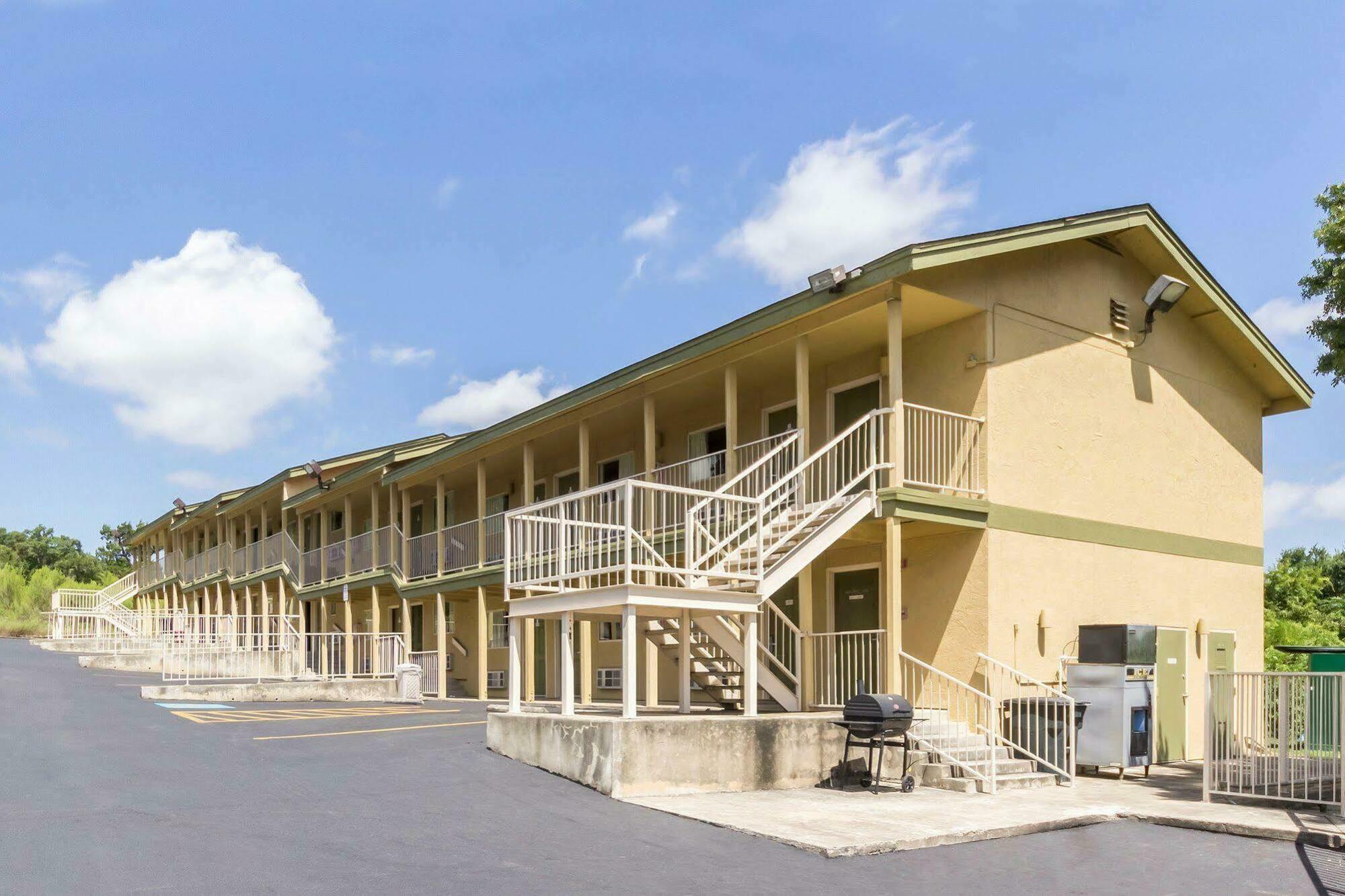 Hillview Inn At Six Flags Fiesta San Antonio Kültér fotó